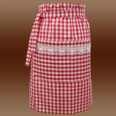 Halbschürze Helena rot-weiß mit Spitze - Musterbild vor braunem HIntergrund