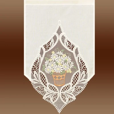 Landhaus-Scheibenhänger Margeriten Natur mit Besticktem Organza Einzelstück vor braunem Hintergrund