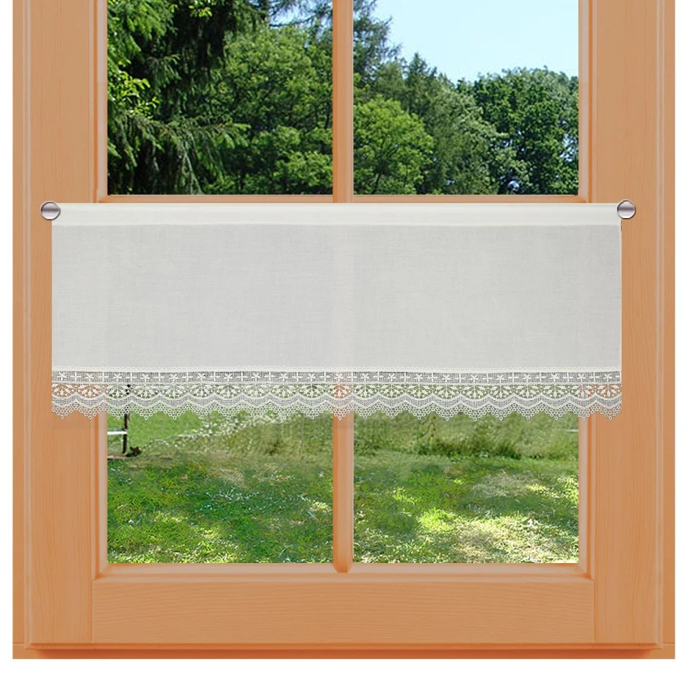 Spitzengardine Inkas am Fenster