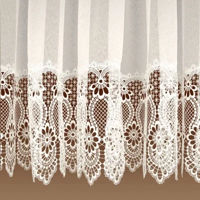 Spitzen-Store Margaret Naturfarben mit 30 cm breiter Spitzenkante aus Echter Plauener Spitze Detailansicht