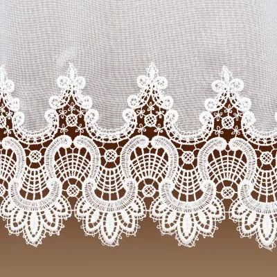 Edler Spitzen-Store Safira weiß mit aufwändig eingearbeiteter Spitzenkante - Detailansicht