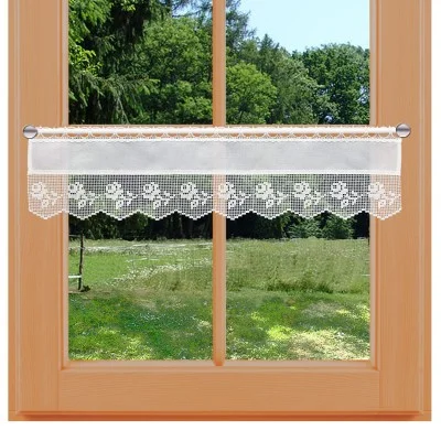 Feenhaus-Landhaus-Spitzengardine Lina kurz am Fenster