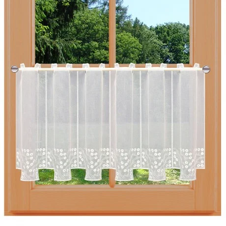 Bestickte Scheibengardine Kandita mittlere Höhe am Fenster