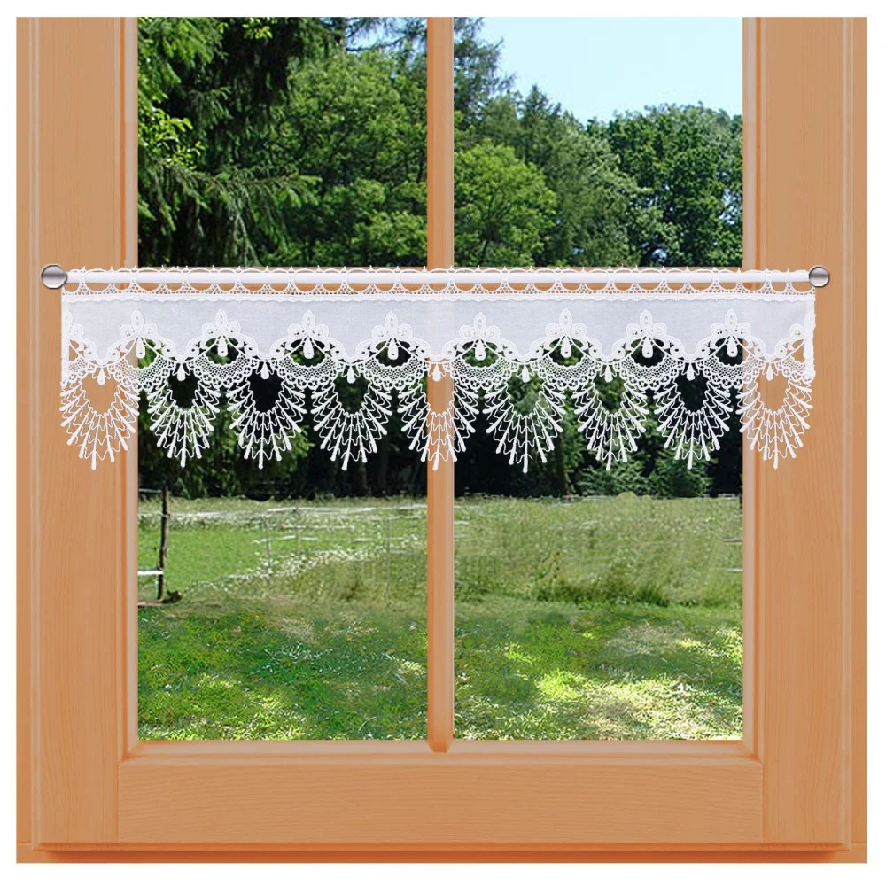 Feenhaus-Spitzengardine Nastja weiss kurz am Fenster