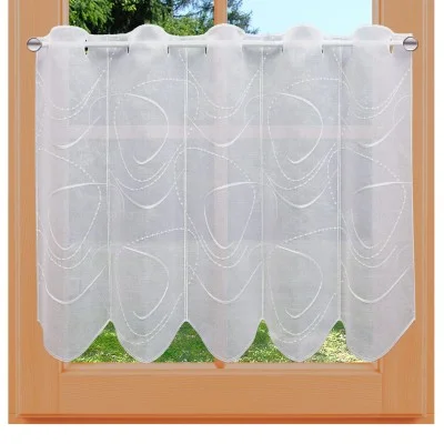 Scheibengardine Aurelia weiß mit weißer Perlenschnurstickerei am Fenster