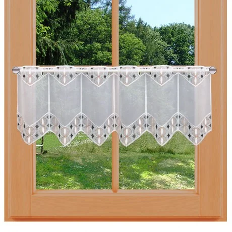 Scheibengardine Onion mit weiss anthrazit und lachsfarbener Stickerei am Fenster