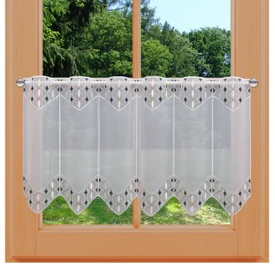 Scheibengardine Onion mit weiss anthrazit und lachsfarbener Stickerei am Fenster