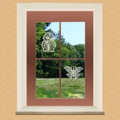 Schmetterling Klassisches Blumen-Fensterbild am fenster