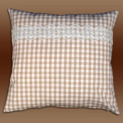 Kissenhülle Hannah beige-weiß kariert mit Spitzenbesatz aus Plauener Spitze 50 x 50 cm Musterbild