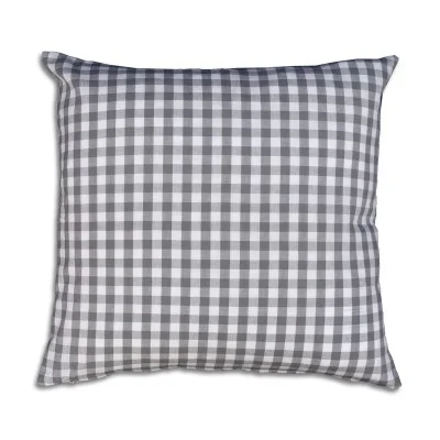 Ein quadratisches Kissen mit schwarz-weißem Schachbrettmuster auf weißem Hintergrund.