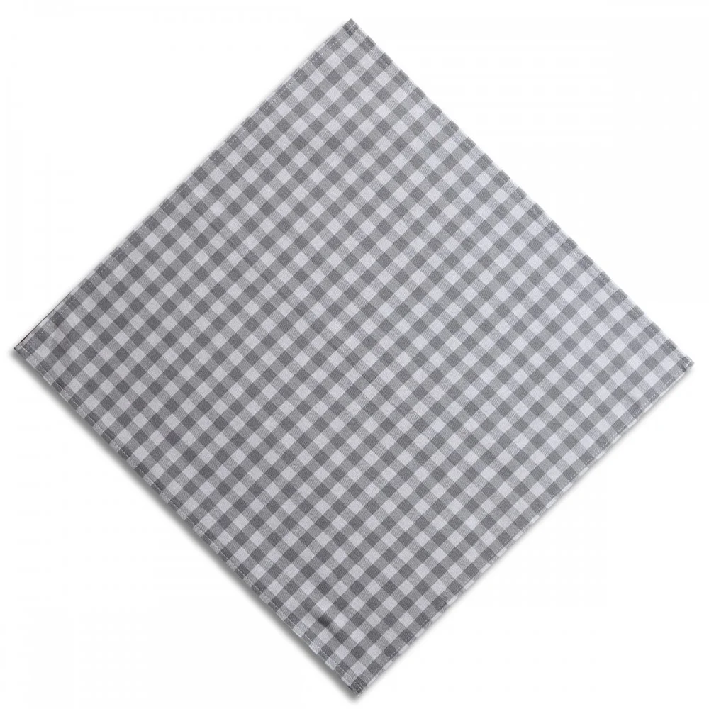 Eine quadratische Stoffserviette mit einem grau-weiß karierten Muster, das sich diagonal auf weißem Hintergrund abzeichnet.