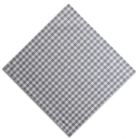 Eine quadratische Stoffserviette mit einem grau-weiß karierten Muster, das sich diagonal auf weißem Hintergrund abzeichnet.