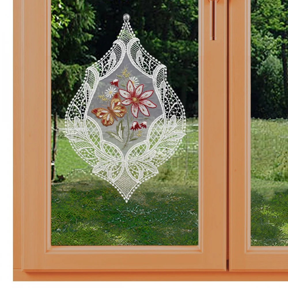 Fensterbild Blütenmotiv und Schmetterling in rot am Fenster dekoriert