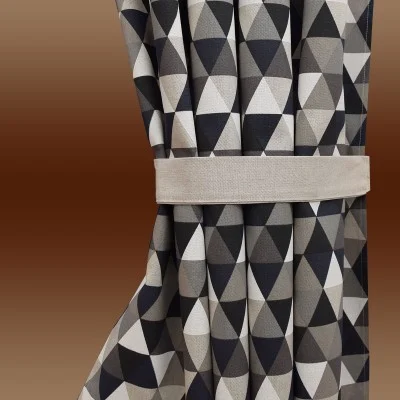 Ösenschal Hedda in Leinenoptik geometrischem Muster Dreiecke mit passendem Raffhalter