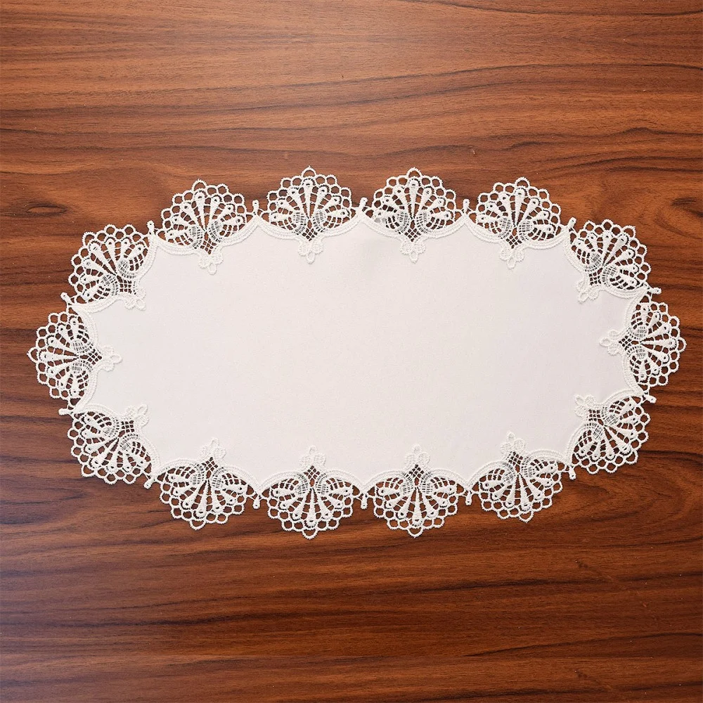 Deckchen Milou oval Echte Plauener Spitze weiß 26 x 50 cm