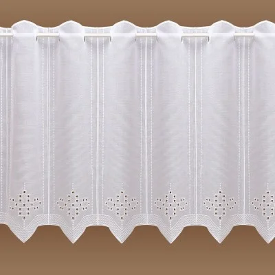 Kurzgardine Irmi Lochstickerei auf weißem Polyesterbatist 55 cm hoch