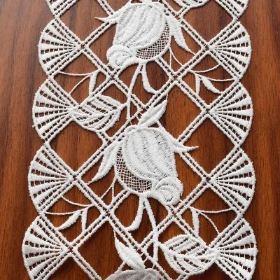 Luftspitzen-Tischband Anja Plauener Spitze natur 13 cm breit Detail