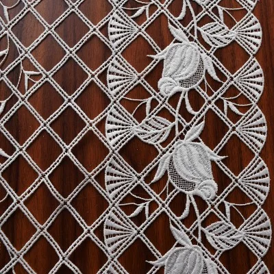 Luftspitzen-Tischband Anja Plauener Spitze natur Tischläufer Detail