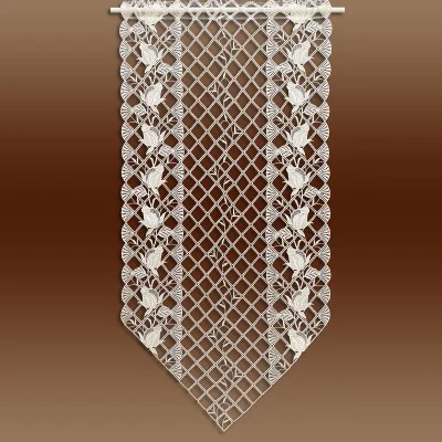 Spitzen-Scheibenhänger Anja mit Rosenmuster einzeln vor Hintergrund