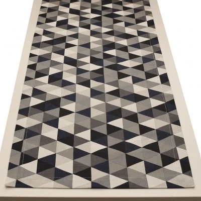 Tischläufer Hedda in Leinenoptik mit Dreiecksmuster