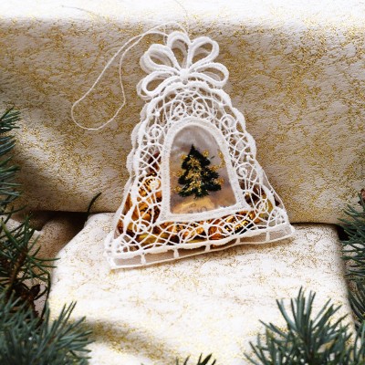Gestickte Geschenke-Tasche Glocke mit Weihnachsbaum Beispielbild Spitzen-Täschchen Deko mit Stickerei-Organza
