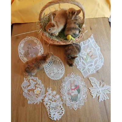 Kleine Osterhasen mit passenden Spitzenbildern