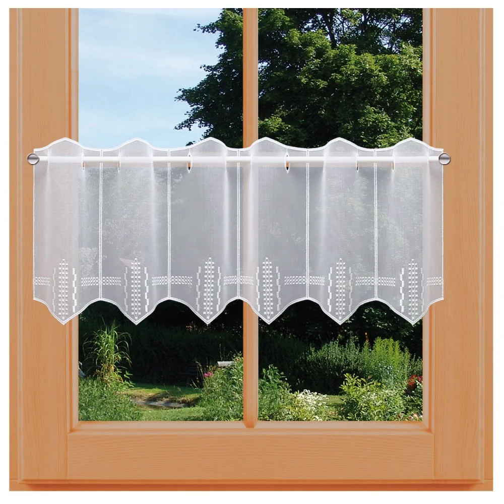 Scheibengardine Caroline aus Plauener Spitze am Fenster