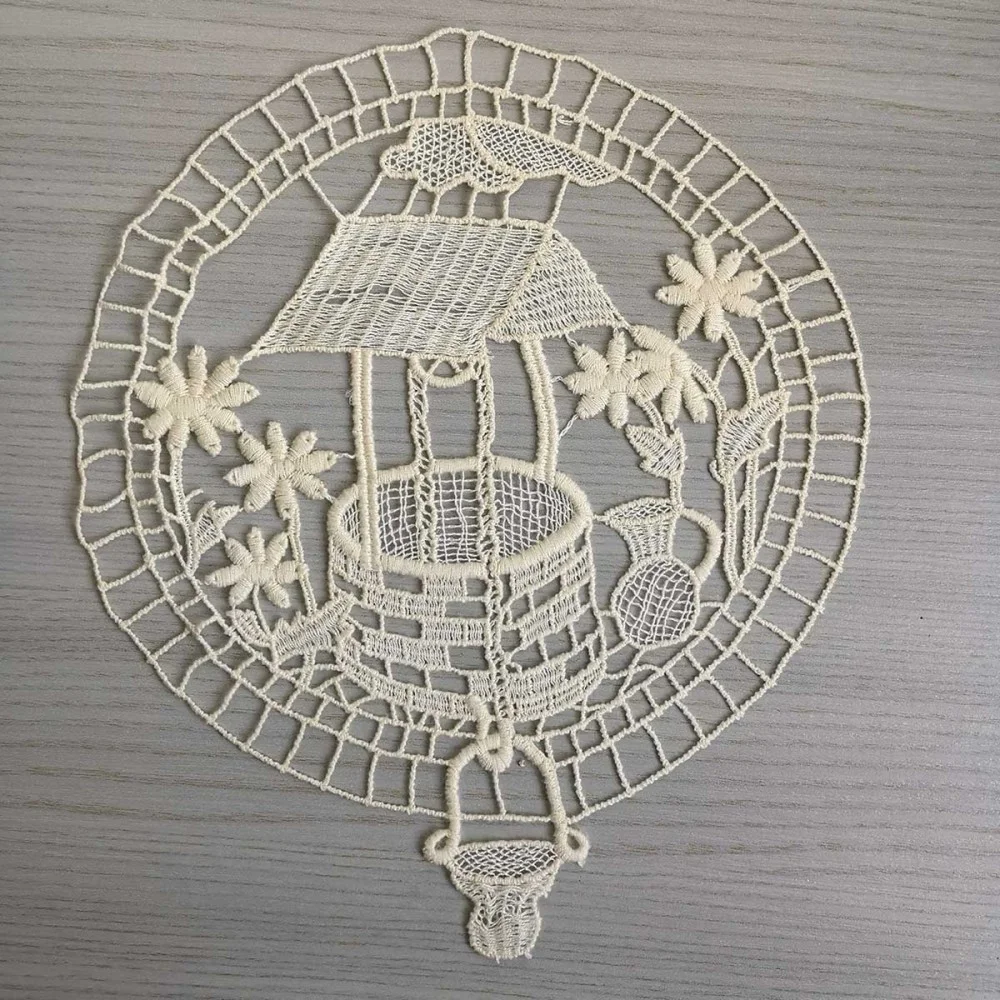 Dekorino Dorfbrunnen echte Plauener Spitze