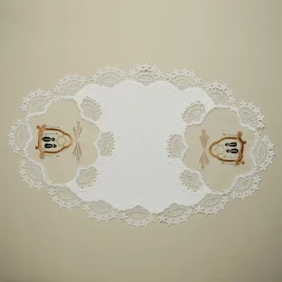 Weihnachtsdeckchen Pyramide Plauener Spitze bestickter Organza-Einsatz oval