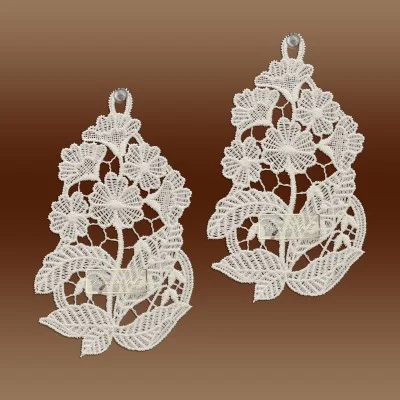 2er-Set Klassische Fensterbilder Primeln aus Plauener Spitze