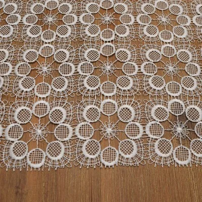 Luftspitzen-Tischläufer Felipa Plauener Spitze natur  Detailansicht