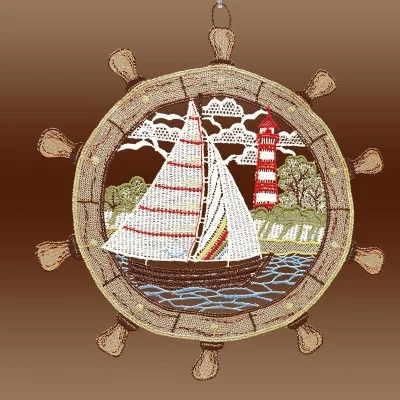 Maritimes Fensterbild Steuerrad mit Segelboot Plauener Spitze mit braunen Hintergrund
