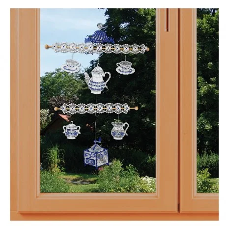 Windspiel Fensterbild Kaffeezeit in blau Plauener Spitze