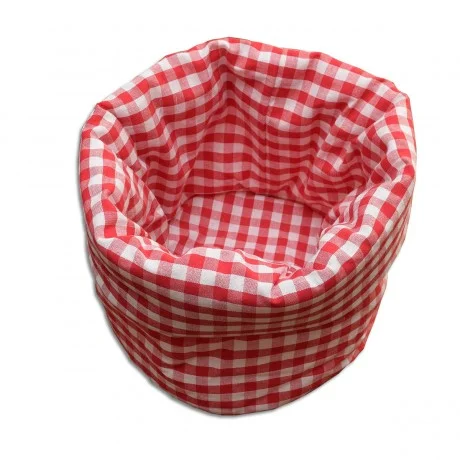Rot-weiß karierter Stoffkorb oder -beutel mit weicher, runder Form, von oben auf weißem Hintergrund fotografiert.