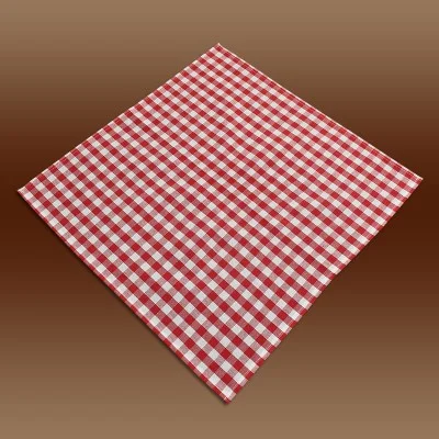 Ein rot-weiß kariertes Tischtuch liegt flach auf einer braunen, schräg von oben gesehenen Fläche.