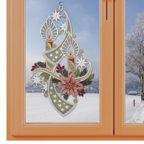 Spitzenbild Zwei Kerzen mit Schleife aus Plauener Stickerei am Fenster