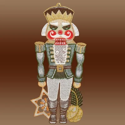 Dekoidee Nussknacker in grün aus Plauener Spitze Musterbild