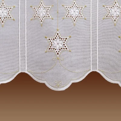 Scheibenhänger Sterne mit Herzen aus Plauener Spitze Detailbild