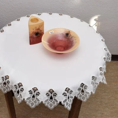 Spitzenrahmendecke Jette Mitteldecke rund Musterbild mit Dekoration