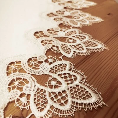 Spitzenrahmendecke Jette Mitteldecke rund mit Mitteleinsatz Detailansicht