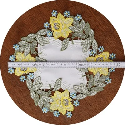 Spitzen-Deckchen mit Nazissen Maße