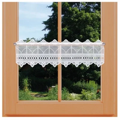 Feenhausgardine Mayla klein am Fenster dekoriert