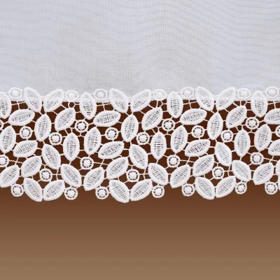 Querbehang Carmelita mit Plauener Stickerei im Blätterdesign Detailbild