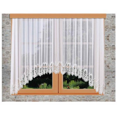 Spitzenstore Safira mit C Bogen an einem Fenster