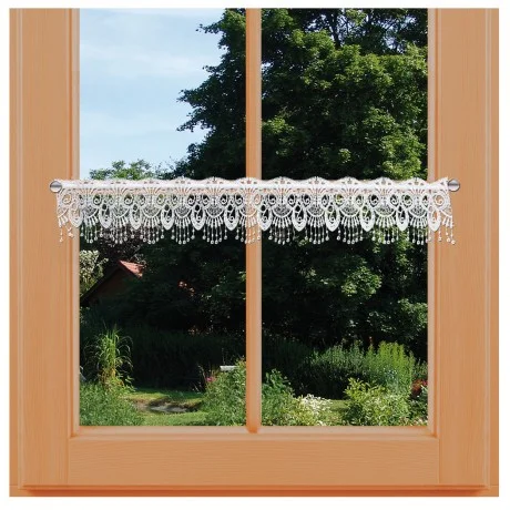 Feenhausgardine Nala am Fenster im Sommer