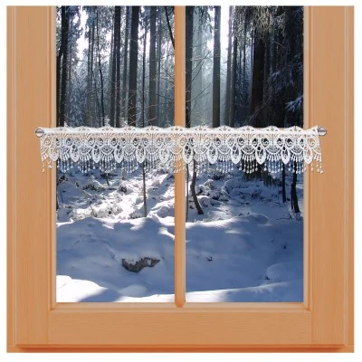 Feenhausgardine Nala am Fenster im WInter