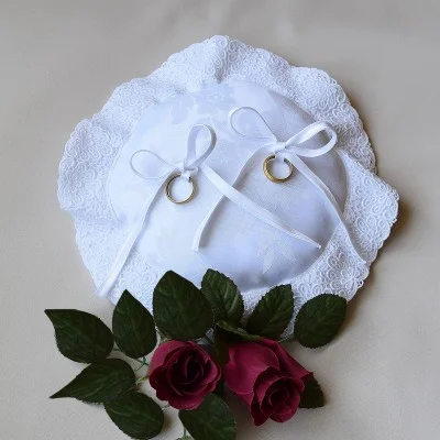 Ringkissen Traumzeit rund mit Ringen und Deko