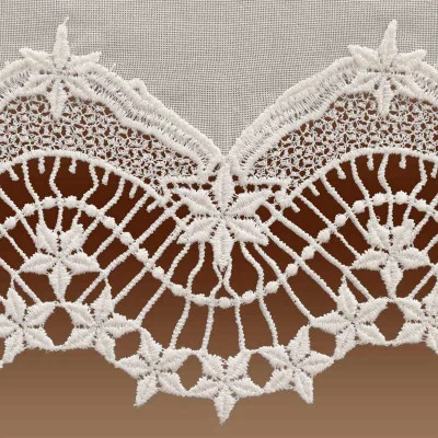 Feenhaus-Spitzengardine Sternentraum natur Landhaus-Scheibengardine Detailansicht