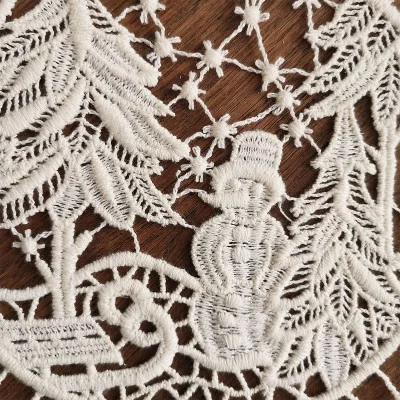 Deckchen Schneemann Plauener Spitze Detailbild
