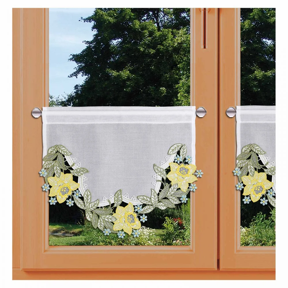 Kleiner Scheibenhänger Narzisse am Fenster dekoriert